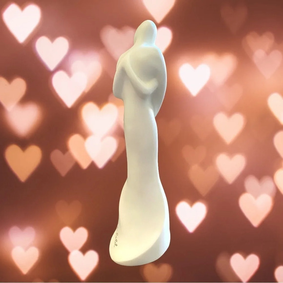 White porcelain man/woman hugging - Picture 4 of 7